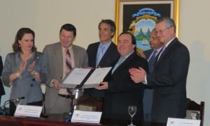 Costa Rica facilitará acceso a obras literarias para personas con discapacidad visual