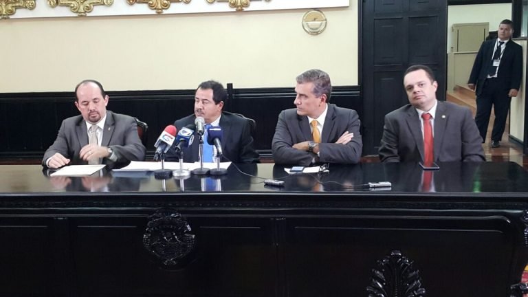 PUSC, ML, RC, RN, ADC y PASE presentan dos grandes proyectos para contener el gasto público