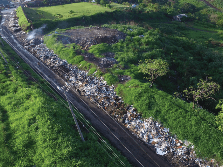 OIJ investiga ingreso de camión con basura en botadero ilegal de la Carpio