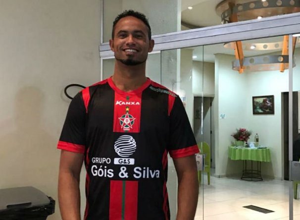 Club brasileño contrata a portero condenado por homicidio de exnovia