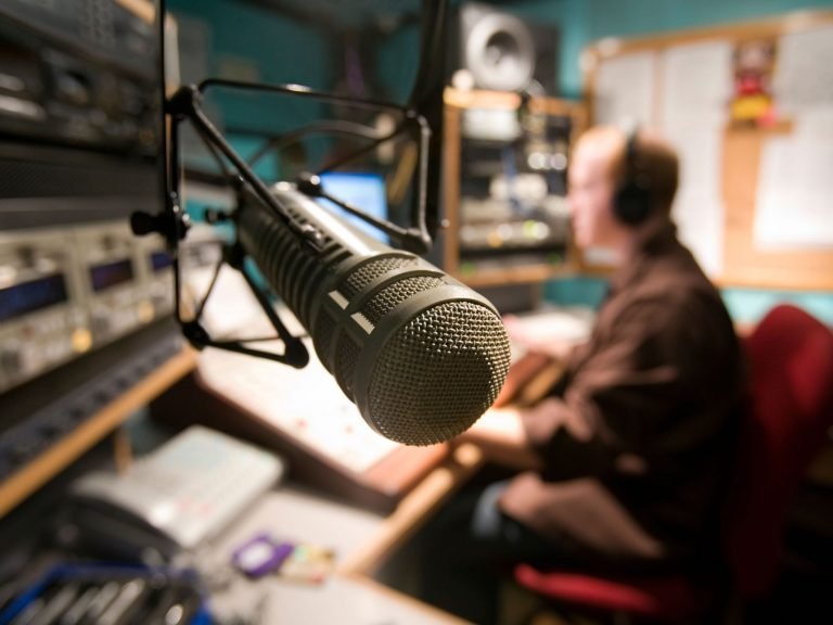 Prórroga de concesiones de radio y televisión: medida temporal, pero se requiere legislación moderna