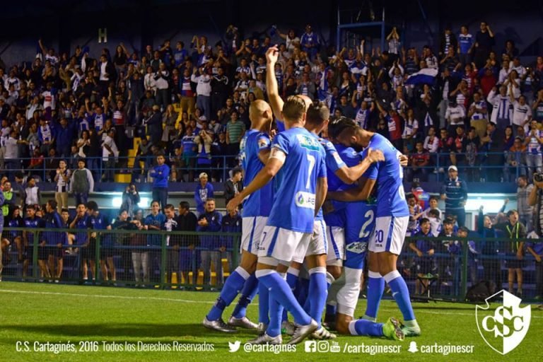 Cartaginés pedira investigación contra el árbitro Hugo Cruz