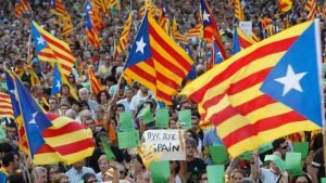 Podemos hace equilibrios sobre la cuerda de la independencia catalana