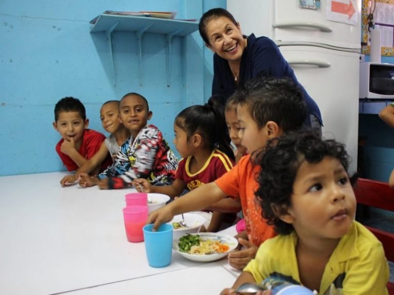 Diputados aprueban Ley para que comedores escolares se mantengan abiertos todo el año