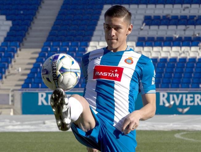 Óscar Duarte vence la partida a Celso Borges