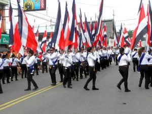 Viernes sin restricción vehicular, cierres por desfiles y controles por fin de semana largo