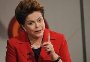Rousseff ratifica en Estocolmo el compromiso de comprar cazas suecos