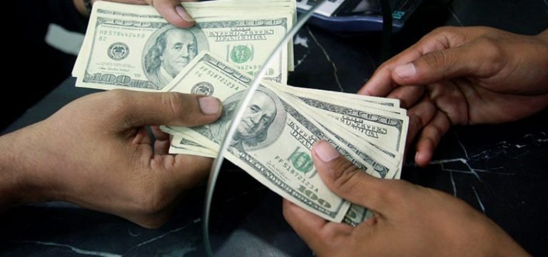 Tipo de cambio del dólar caerá ¢4 tras alcanzar máximo histórico