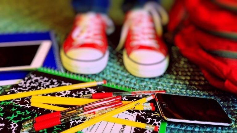 Expertos analizan el uso de celulares en sistema educativo