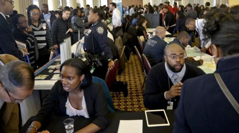 Tasa de desempleo cae a 4,6% en EE.UU.