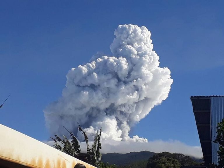 El Volcán Poás hace una erupción cada 30 minutos; expertos advierten que habrá más