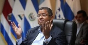 Expresidente salvadoreño en prisión domiciliaria a espera de juicio por corrupción