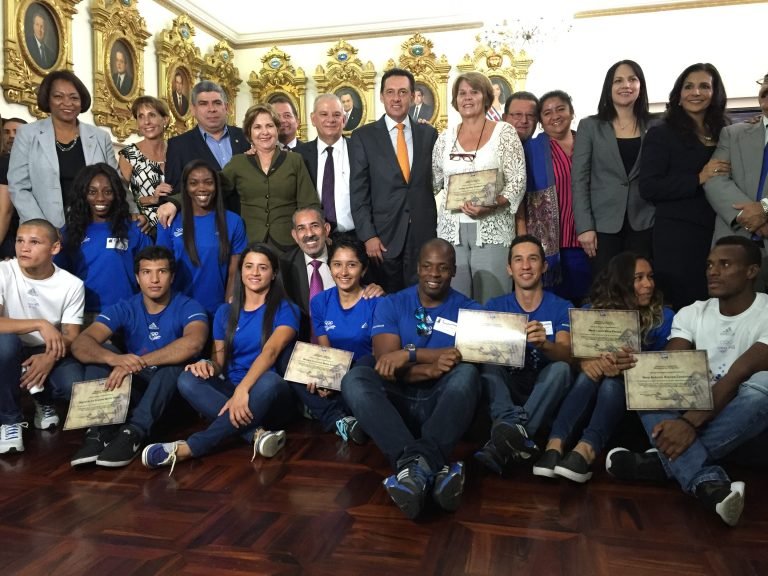 Atletas ticos en Río 2016 reciben reconocimiento en Asamblea Legislativa