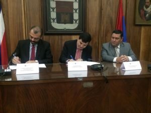 Curridabat y Cartago firman convenio con el MOPT para desarrollar terminales de autobus