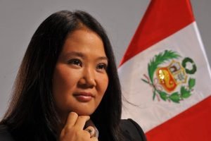 Hija de expresidente Fujimori lidera sondeos para presidenciales en Perú