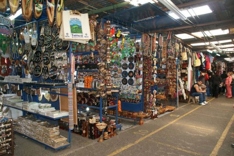 Ejecutivo presenta nuevo proyecto para entregar Calle 13 bis a los artesanos