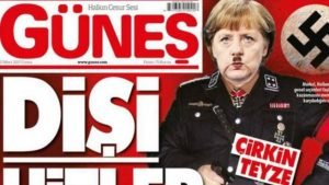 Periódico turco caricaturiza a Merkel como un “Hitler femenino”