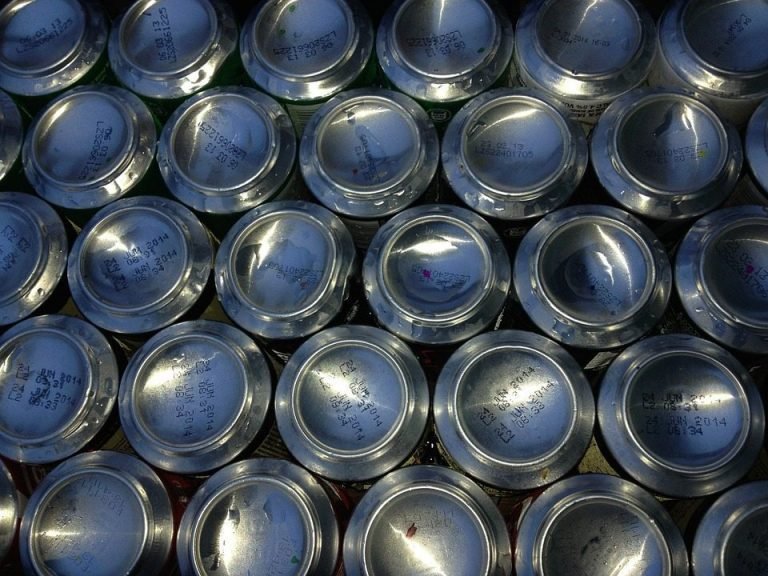 Detienen importación de 116.000 latas de cerveza por defraudación al fisco