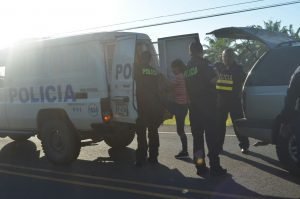 Fuerza Pública rescata a tres ecuatorianos indocumentados y detiene a presunto traficante en Quepos