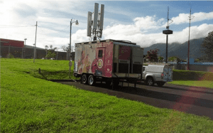 ICE coloca estaciones móviles para reforzar cobertura celular en ruta de la Romería