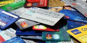 Deudas de los ticos en tarjetas de crédito crece 21% hasta el billón de colones