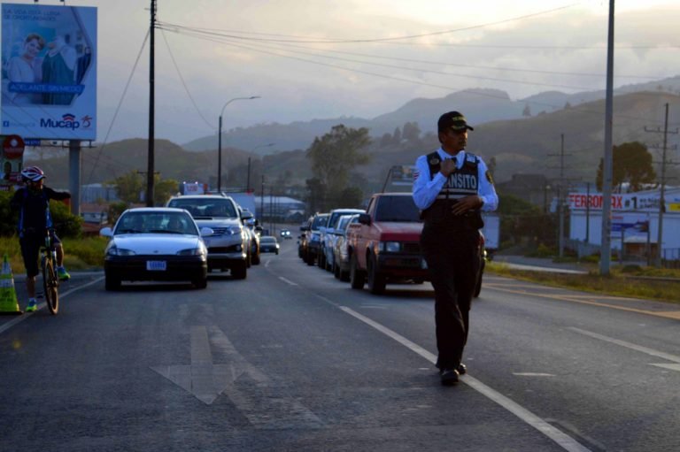 Vehículos mal estacionados serán multados sin necesidad de que esté el chofer