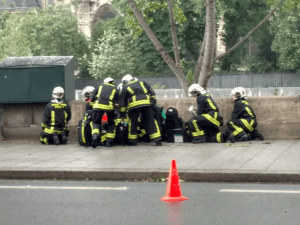 Nueva alerta en Paris por ataque a policía cerca de Notre Dame