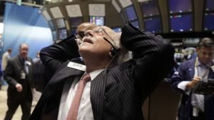 Wall Street se desploma 1.000 puntos tras su apertura