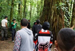 Reserva de Monteverde abraza 10 jóvenes privados de libertad en una gira educativa