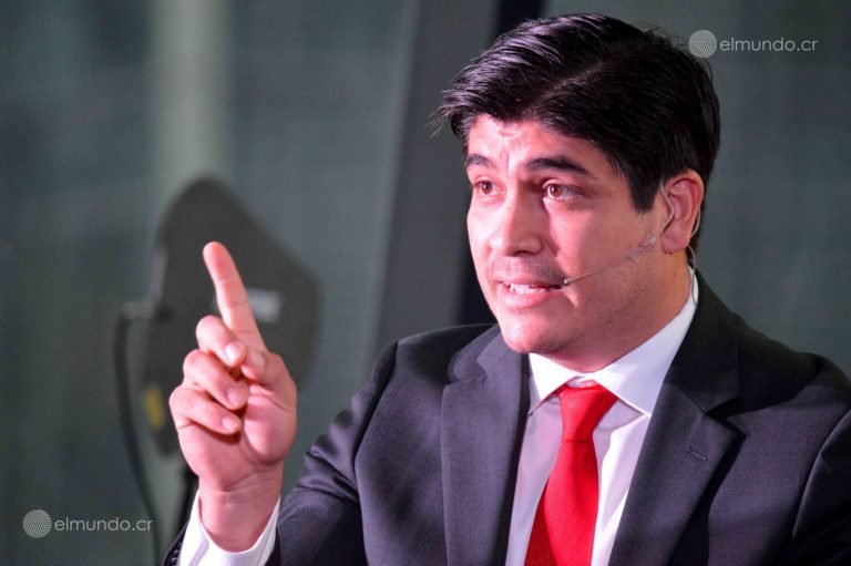 Carlos Alvarado pide que destituyan a funcionarios vinculados con caso del cemento chino