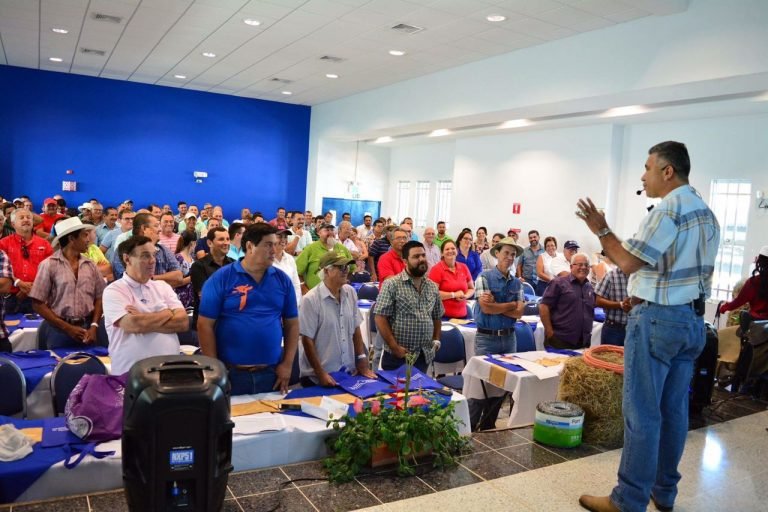 UTN capacita a productores artesanales de queso