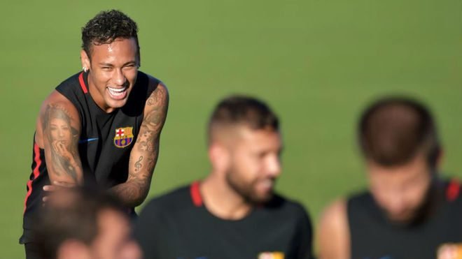 Neymar viajará a Shanghái el lunes, como estaba previsto