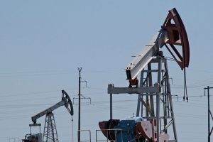 Petróleo cae por debajo de $2 por barril
