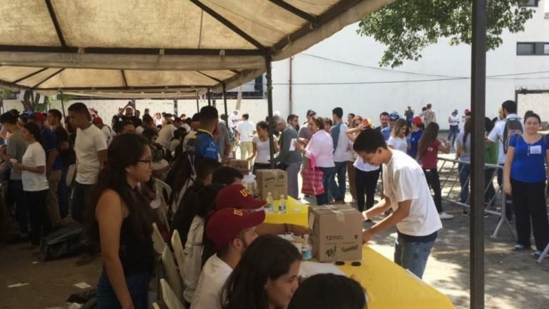 Consulta popular en Venezuela se realiza con normalidad