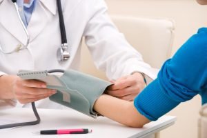 Colegio de Médicos crea comisión para investigar estado de instalaciones, equipos y tiempo de atención