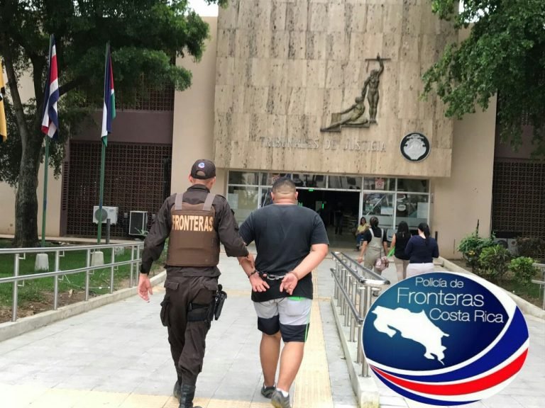 Autoridades persiguen hasta el Rincón de la Vieja a coyote con nueve nicaragüenses