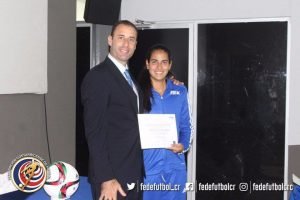 30 entrenadores de fútbol femenino se capacitaron bajo estándares de la FIFA