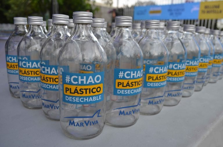 Minae, municipalidades y MarViva evitan que 12.840 botellas de plástico desechable contaminen los mares