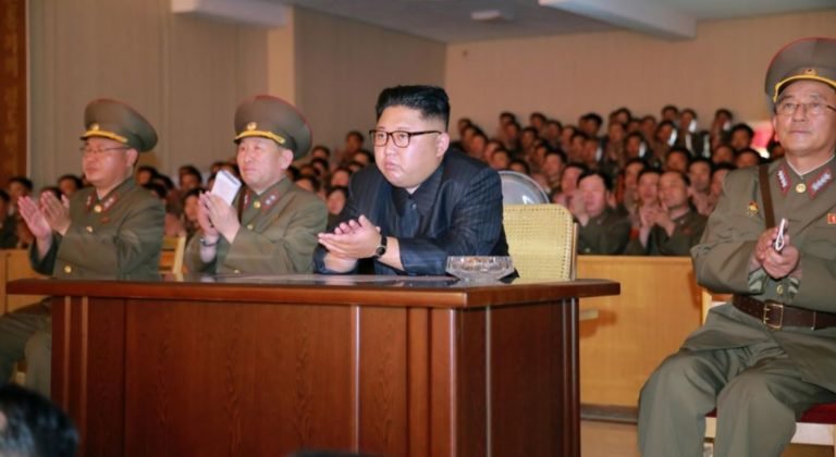 Kim Jong Un pospone decisión de atacar Guam