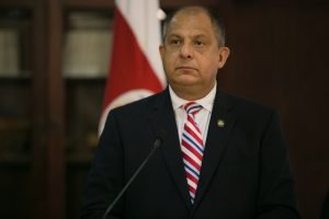 Comisión convoca a Presidente Solís a comparecer por caso del cemento chino