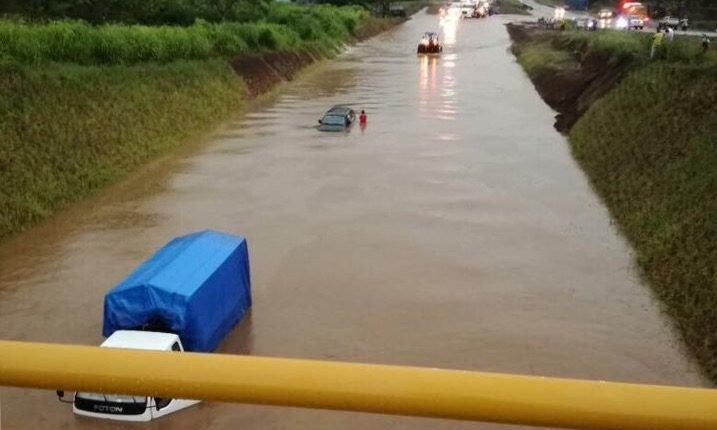 Gobierno ordena investigar inundaciones en vía Bajos Chilamate-Vuelta Kooper