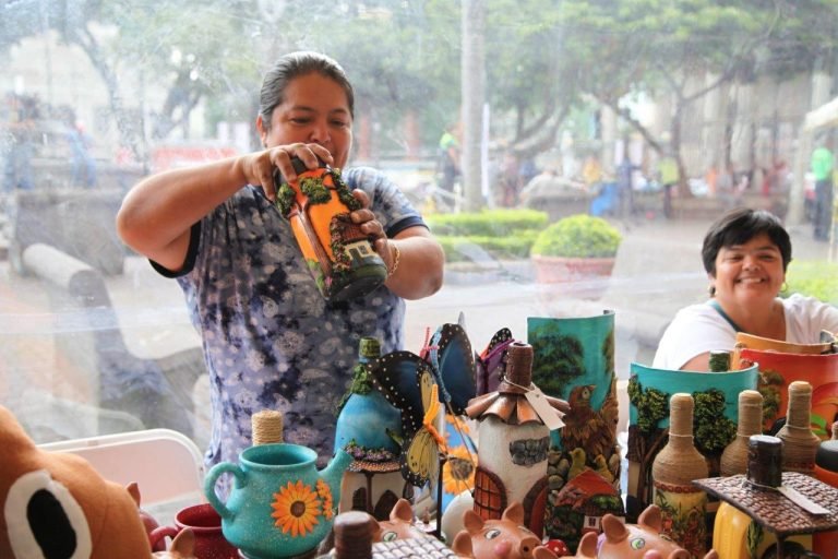 Más de 180 expositoras participan en Feria de Mujeres Empresarias