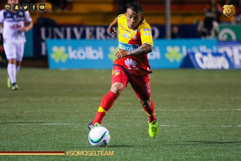El Club Sport Herediano buscará el liderato provisional esta noche