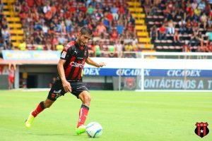 Alajuelense supera a Saprissa 2-0 y se deja el Clásico Nacional