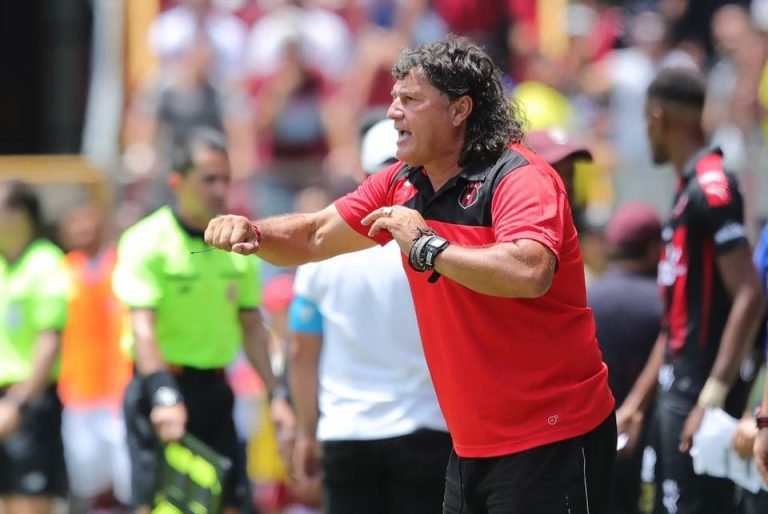 Mauricio Montero sobre Adonis Pineda: “Punto alto, para mi punto alto”