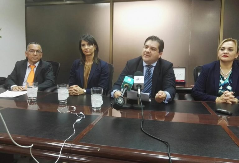 Sergio Mena invita a Luis Guillermo Solís para que tome el liderazgo ante situación fiscal