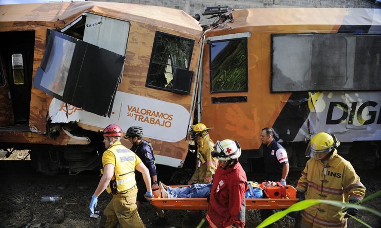 Fiscalía acusa a maquinista y asistente por choque de trenes en abril de 2016