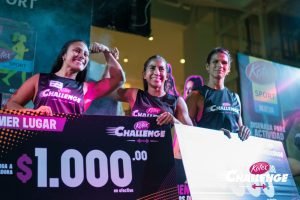 Yokasta Valle, campeona de boxeo le gana a la campeona de surf, Emily Gussoni