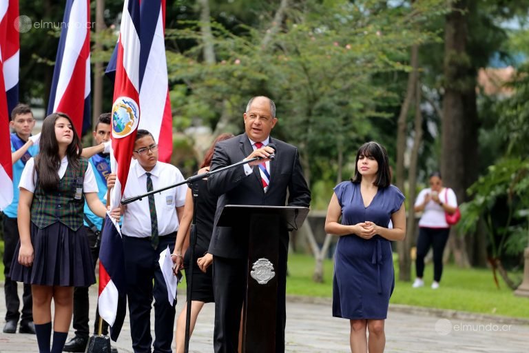 Luis Guillermo Solís: “Para hacer cumplir la Ley hay que basarla en hechos, no especulaciones ni titulares”