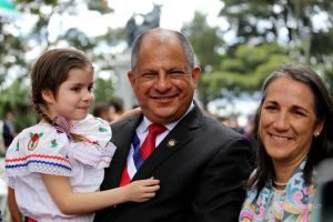 Luis Guillermo Solís pide a los costarricenses que acudan a las urnas y apoyen al nuevo Gobierno